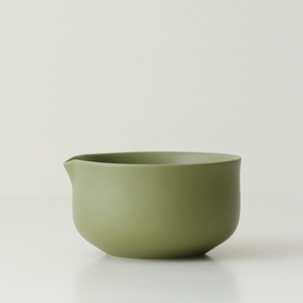 WENSHUO Matcha Whisk Set, Ceramic Matcha Bowl with Spout, Green,5-Pc | Matcha kit includes 14 oz bowl, 100-prong bamboo whisk, holder, and scoop.Low walls and wide bowl make whisking easy