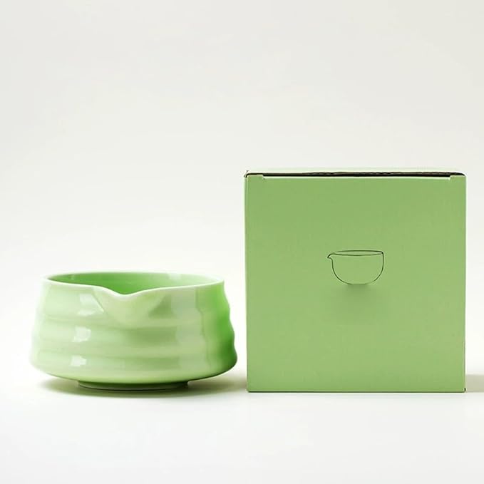 Handcrafted Japanese Matcha Bowl with Spout - Earthenware Chawan for Tea Lovers, 13x13x5cm, White