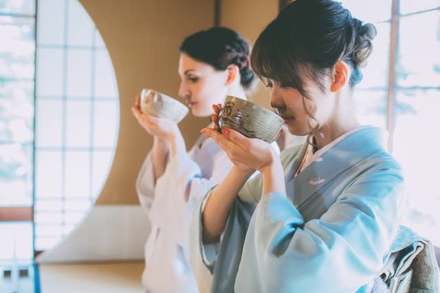 Marukyu Koyamaen Isuzu Ceremonial Matcha Powder, 40g Can | Premium Uji Kyoto matcha. Smooth flavor and vibrant color. Ideal for usucha, latte, and daily tea preparation.