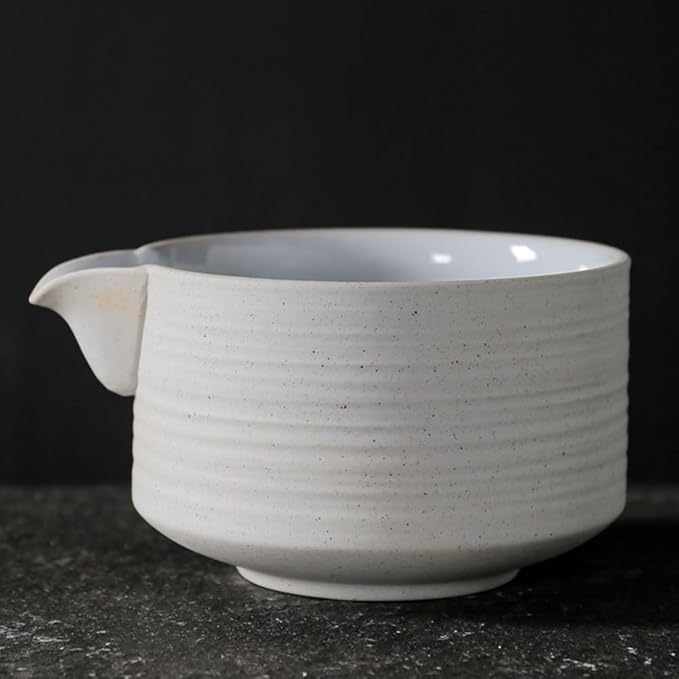 Matcha Bowl 500 ml for Traditional Japanese Chawan, with Pouring Spout, Shiny Glaze, Handmade Tea Ceremony Bowl for Matcha Latte
