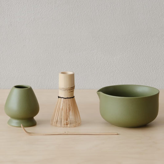 WENSHUO Matcha Whisk Set, Ceramic Matcha Bowl with Spout, Green,5-Pc | Matcha kit includes 14 oz bowl, 100-prong bamboo whisk, holder, and scoop.Low walls and wide bowl make whisking easy