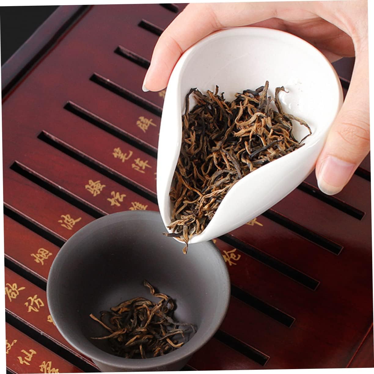 Ceramic Tea Leaf Holder Plate Porcelain Cha Tray for Loose Leaf Storage and Display Scoop Accessory with Needle for Home Office Teahouse Restaurant 3.93 X 2.95 X 1.18 in