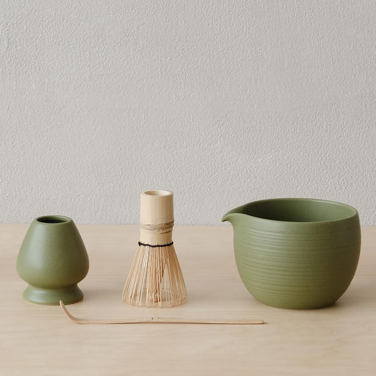 WENSHUO Matcha Whisk Set, Ceramic Matcha Bowl with Spout, Green,5-Pc | Matcha kit includes 20 oz bowl, 100-prong bamboo whisk, holder, and scoop. High walls and curved spout help prevent spills.