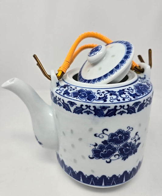 64 oz Blue and White Porcelain Teapot, 6-Cup Tea Pot