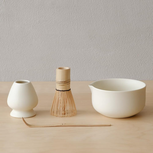 WENSHUO Matcha Whisk Set, Ceramic Matcha Bowl with Spout, Crème,5-Pc | Matcha kit includes 14 oz bowl, 100-prong bamboo whisk, holder, and scoop.Low walls and wide bowl make whisking easy