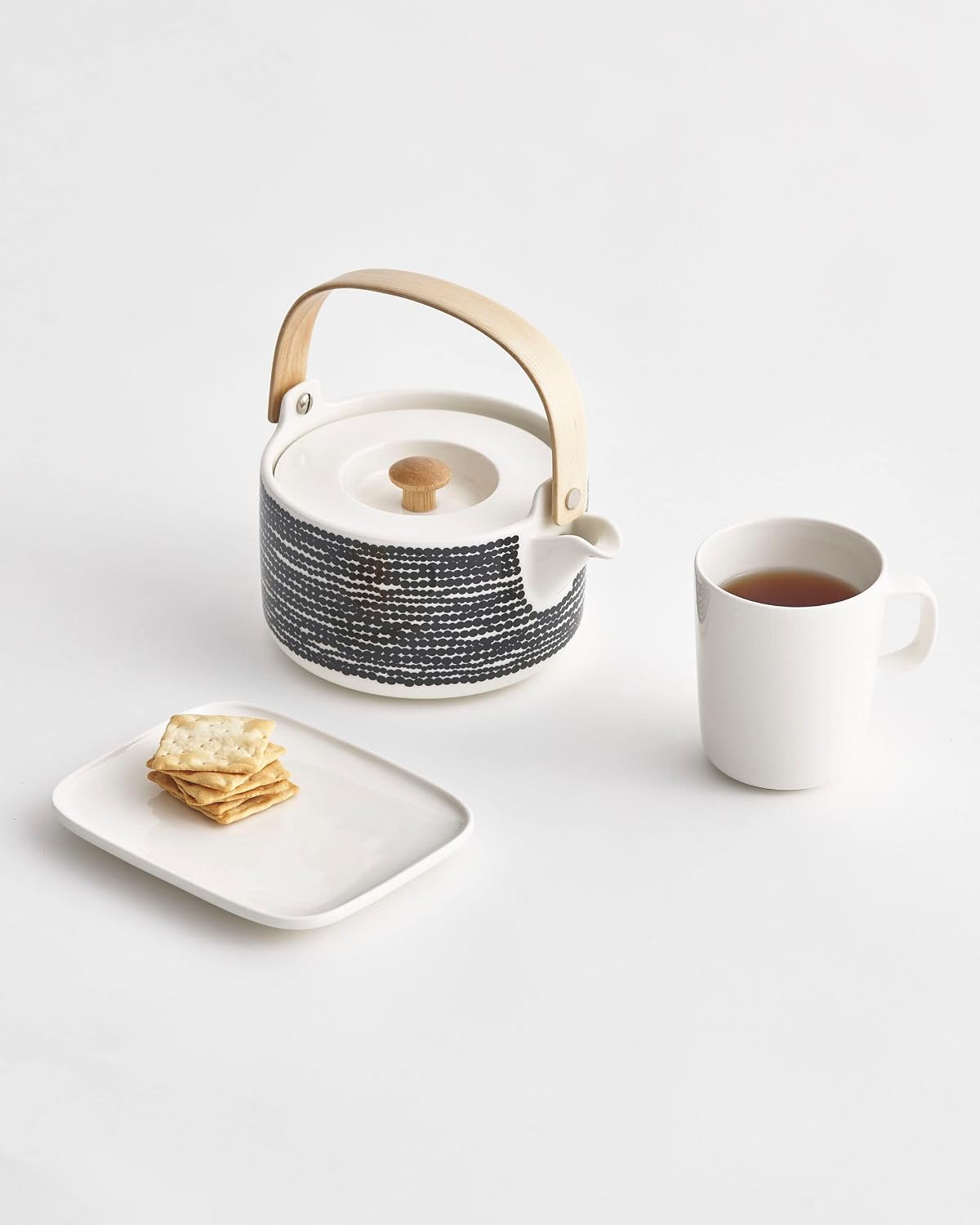 MARIMEKKO Oiva Räsymatto Stoneware Teapot — Refine Your Kitchen Décor with Our Iconic Black &amp; White Stoneware — Stylish Ceramic Teapot with Tea Infuser Lid (26.63 oz)