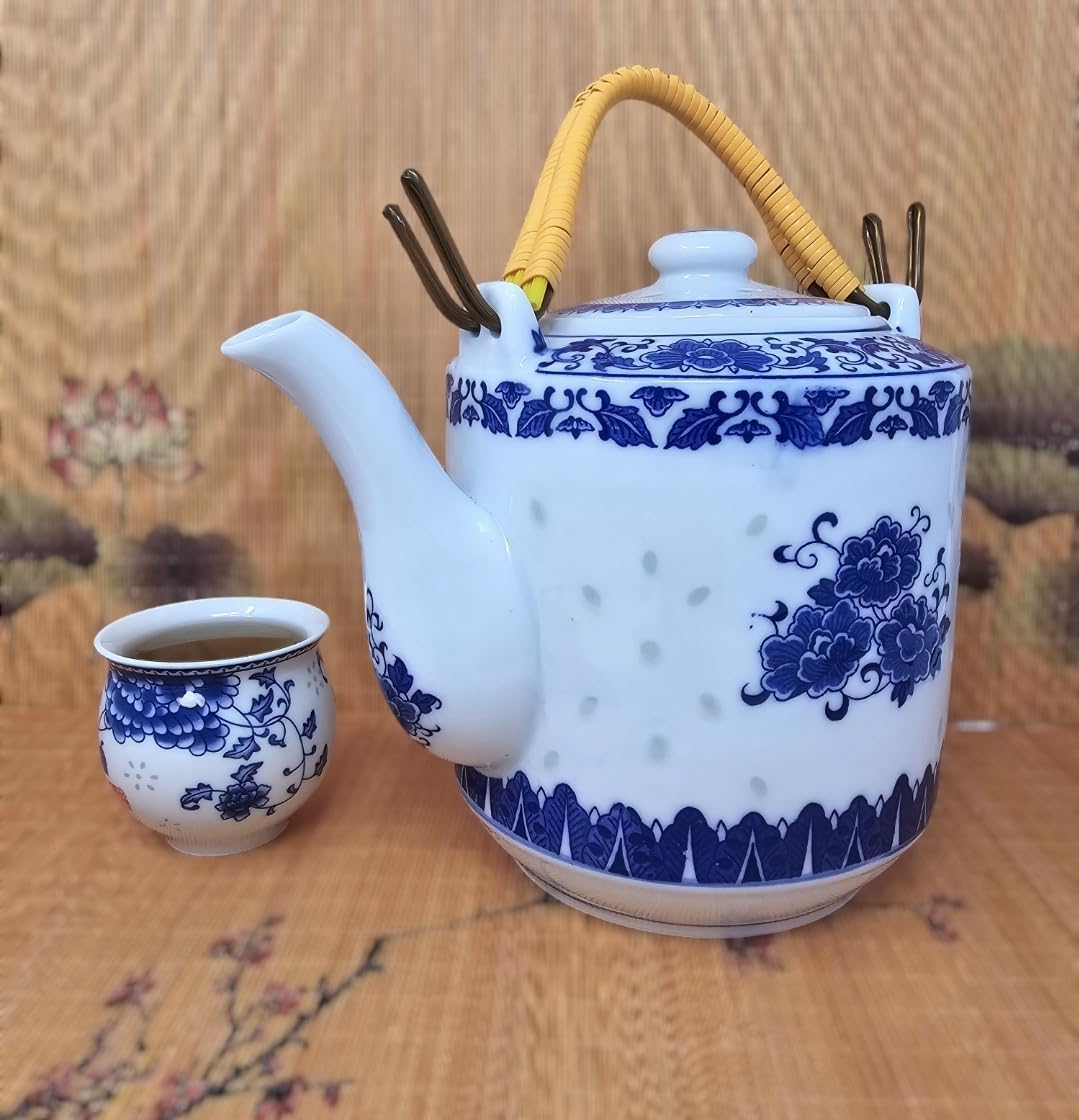 64 oz Blue and White Porcelain Teapot, 6-Cup Tea Pot