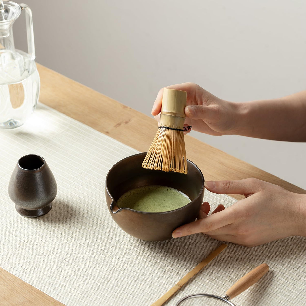 Mossen Matcha Whisk Set, Matcha Set with Ceramic Matcha Bowl, Bamboo Whisk & Holder, Sifter, Tea Scoop (Black Gold)