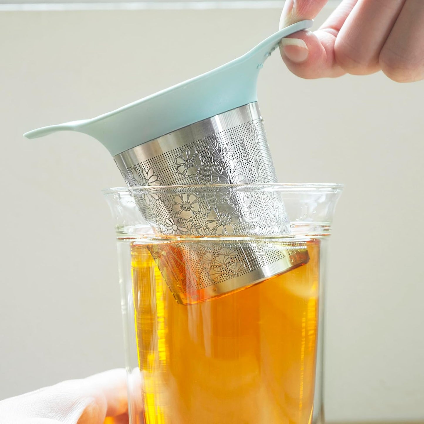 Tea Basket For Loose Tea Loose Leaf Tea Steeper For Loose Leaf Tea Stainless Tea Infuser Fine Mesh Tea Infuser Tea Filter Strainer Tea Diffusers For Loose Tea Brewer (Bee Still)