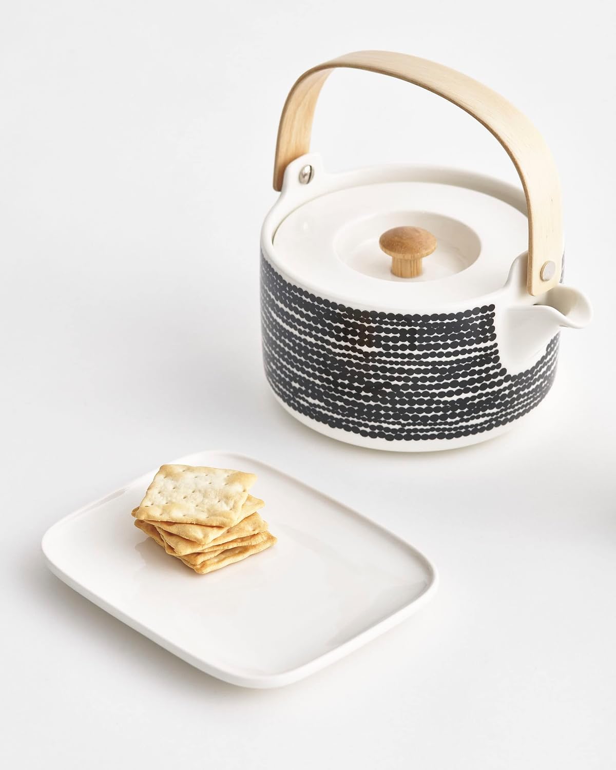 MARIMEKKO Oiva Räsymatto Stoneware Teapot — Refine Your Kitchen Décor with Our Iconic Black &amp; White Stoneware — Stylish Ceramic Teapot with Tea Infuser Lid (26.63 oz)