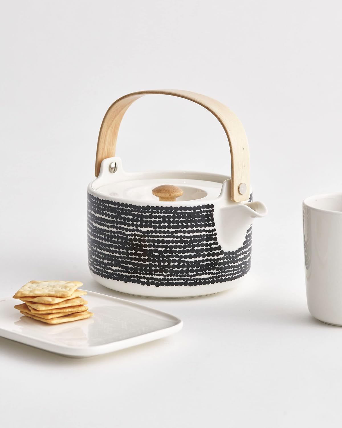 MARIMEKKO Oiva Räsymatto Stoneware Teapot — Refine Your Kitchen Décor with Our Iconic Black &amp; White Stoneware — Stylish Ceramic Teapot with Tea Infuser Lid (26.63 oz)