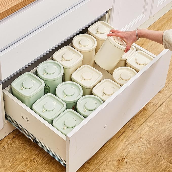 0.9L Vacuum Sealed Food Storage Container with Lid, Small Airtight Canister for Coffee, Tea, Snacks, Sugar, Flour, Dry Food, Compact Plastic Vacuum Bucket for Kitchen (Beige)