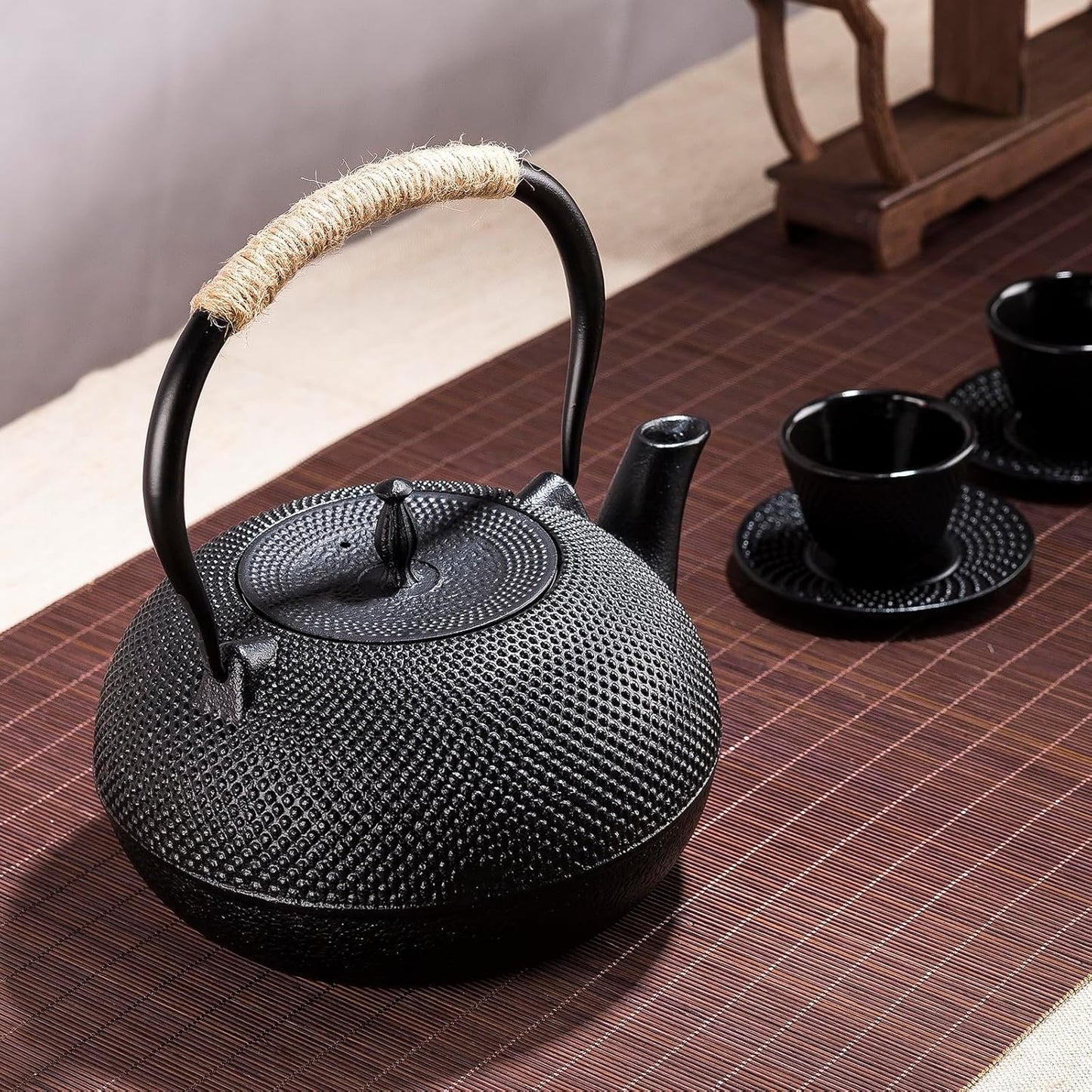 Big Cast Iron Teapot, Japanese Tetsubin Tea Kettle for Stovetop Safe, Cast Iron Tea Pot with Stainless Steel Infuser for Loose Tea and Enameled Interior(1800ml/60.9oz)