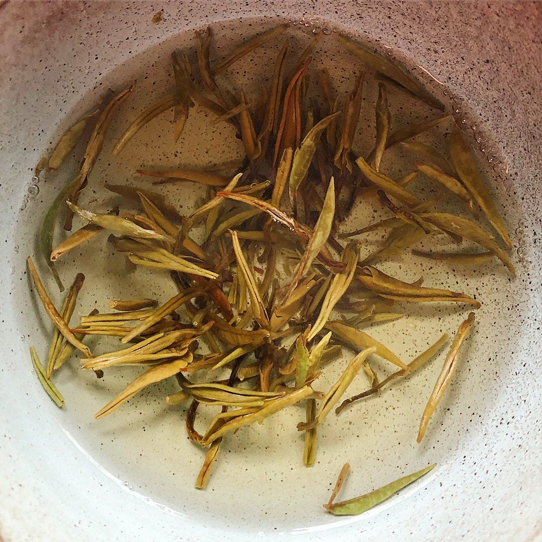 Beantown Tea & Spices - Top Grade Bai Hao YinZhen Silver Needle White Tea Premium Gourmet Loose Leaf Tea. (4 Ounces)