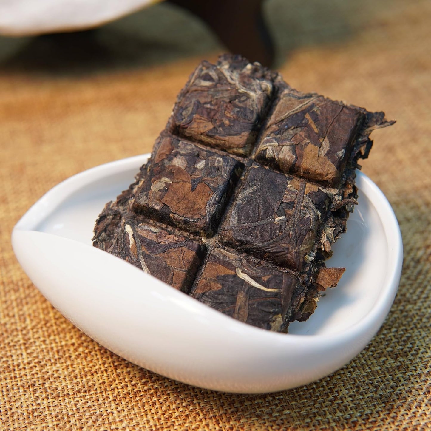 YULONGSHENG Nannuo Mountain Ancient Tree White Tea Cake 200g (7oz) – Hand-Pressed Yunnan White Tea Easy to Break Floral Aroma &amp; Sweet Honey Taste No Bitterness