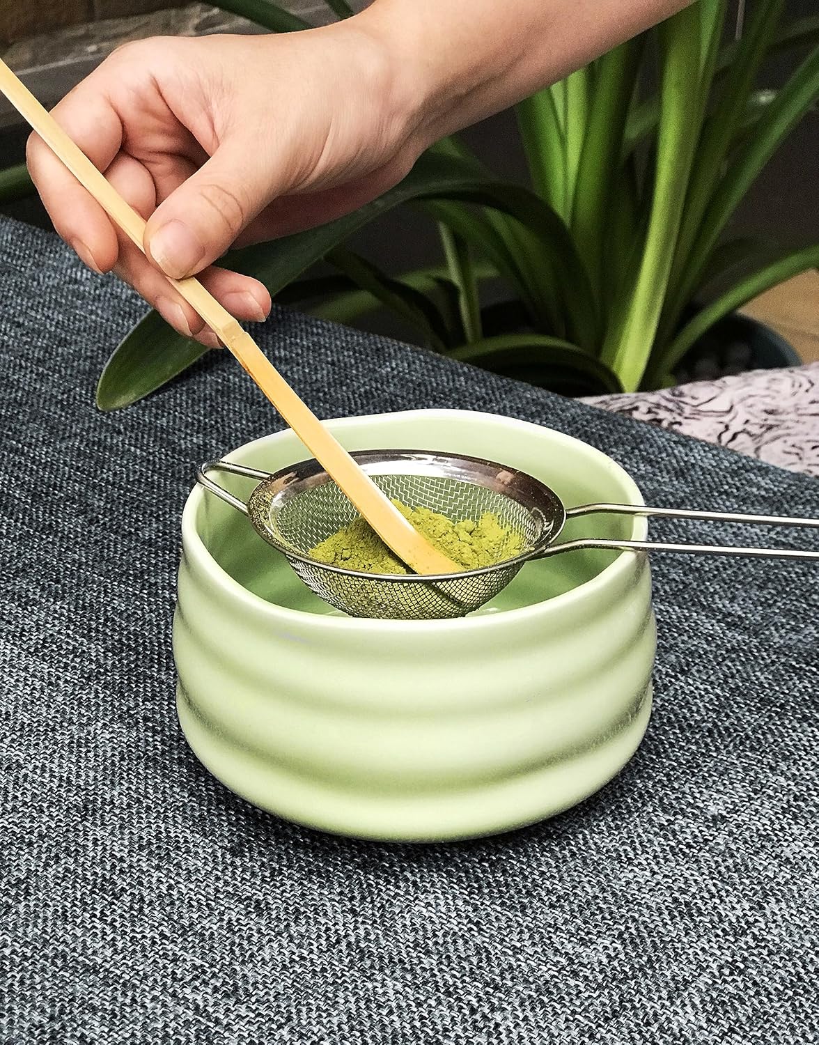 AIYICIII Japanese Ceramic Matcha Bowl Handmade Chawan 500ml (Matcha Green) | Handmade ceramic with smooth glaze, traditional chawan shape, ideal for matcha ceremony, tea rituals and daily use